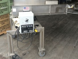 Meyer 30 in x 43 in Vibrating Conveyor