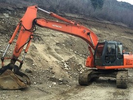 Hitachi EX225 Excavator