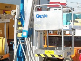 Genie AWP30 Electric Personnel Lift