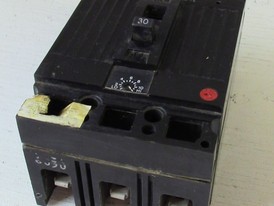 Interruptor General Electric de 3 polos 30 Amp