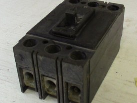 Interruptor Federal Pioneer de 3 Polos 200 Amp