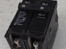 Interruptor de Empuje Cutler Hammer de 2 Polos 30 Amp
