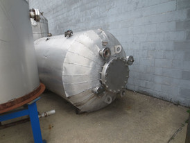 1500 Gallon Stainless Steel Pressure Tank
