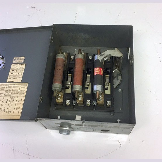 Used Amalgamated Electric 100 Amp Fusible Disconnect For Sale