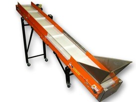 Eriez 18 in X 11.6 ft. Inclined Portable Belt Conveyor
