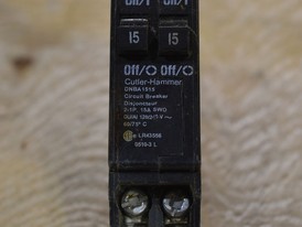 Interruptor Cutler Hammer de 2-1 polo 15 amp