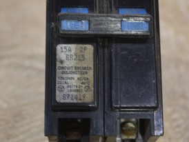 Interruptor Westinghouse de 2 polos 15 amp