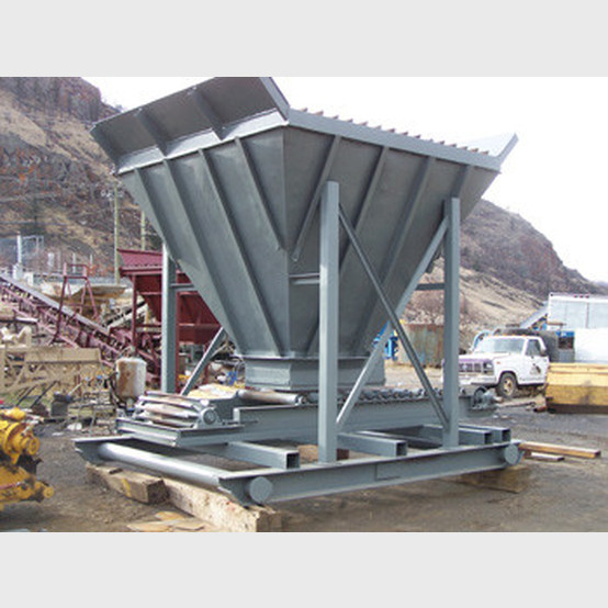 New Custom Built Grizzly Feeder. 15 Yard Hopper Capacity. 36 in. x 14