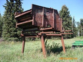 6 ft. x 10 ft. 2 Deck Allis Chalmers Vibrating Stepped Screen.