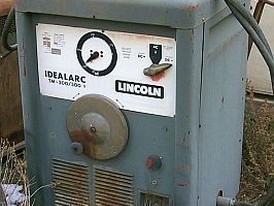 Lincoln 300 Amp AC/DC Electric Welder. 