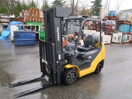 Komatsu 5,000 lbs Forklift
