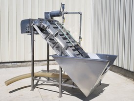 22 in. Wide Cleated Incline Sanitary Spray & Wash Conveyor