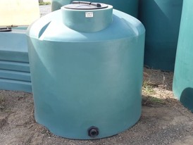 Vertical 400 Gallon Polyethylene Tanks