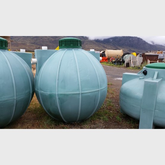 600 gallon poly water tank