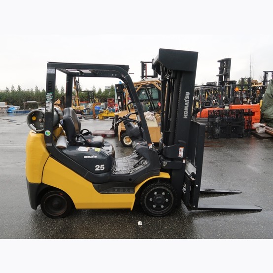 Komatsu 5,000 lbs Forklift