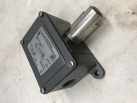 United Electric J6X Pressure Switch