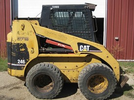 Minicargador Caterpillar 246