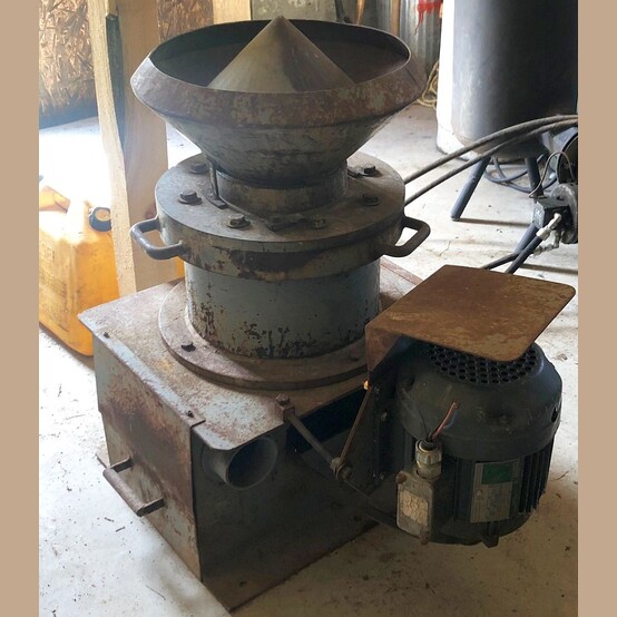 Massco 10 in. Lab GyroCone Crusher