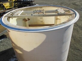1,150 Gallon Mixing Tank & Mixer