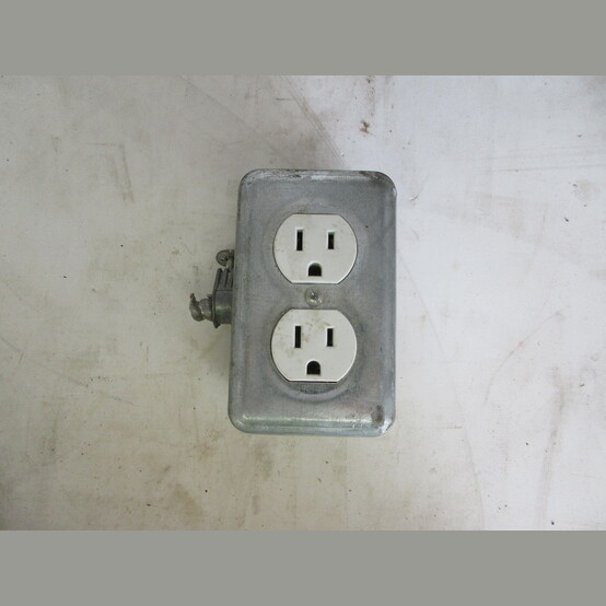 Iberville 15A Receptacle