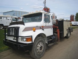 International 4900 S/A Service Truck