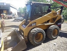 Minicargador Caterpillar 242B