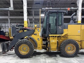 2016 John Deere 624K Wheel Loaders