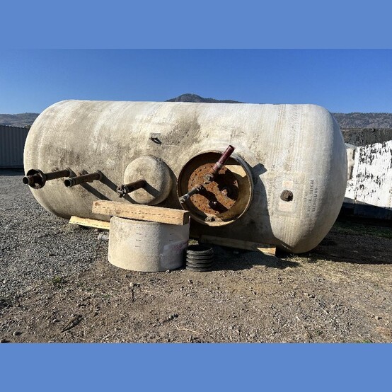 (2) 20,000L Underground Fiberglass Fuel Tanks