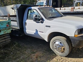 Camión de Volteo Ford Super Duty F-550 XL del 2004 