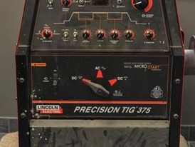 Soldadora Lincoln Electric Precision TIG 375