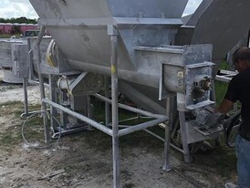 Rietz 50ft³ Stainless Hopper with Auger Discharge