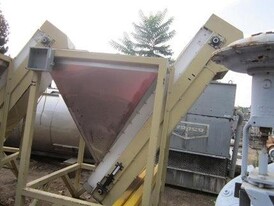 25ft³ Stainless Steel Hopper with Inclined Belt Discharge