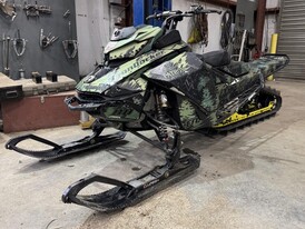 2017 Ski-Doo Summit X 850 Turbo Snowmobile