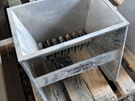 Humboldt 8in Sample Splitter