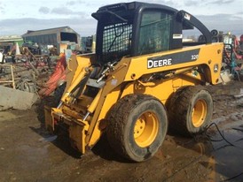 John Deere 328 Skid Steer