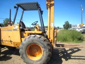 Case 585E Rough Terrain Forklift