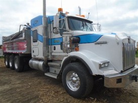 Kenworth T800 Tri-Drive Dump Truck