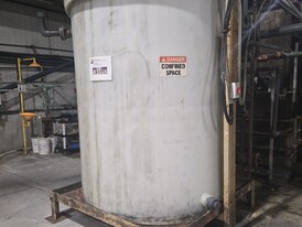 1,200 Gallon Vertical Mixing Tank