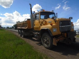 Camión de Volteo Ford L9000 