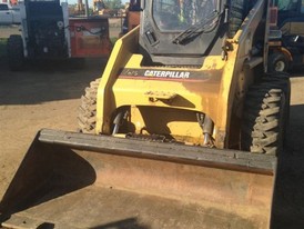 Minicargador Caterpillar 246