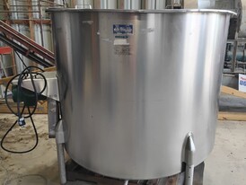 580 Gallon Stainless Steel Tank with Agitator 580 Gallon Stainless Steel Tank with Agitator