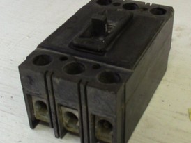 Federal Pioneer 3 Pole 200 Amp Breaker