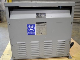 Transformador Westinghouse de 45 kVA 600-120/208