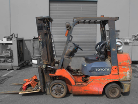 Toyota 7FGCU32 6600 lb Forklift