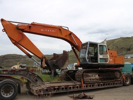 Hitachi UH-122 Excavator.