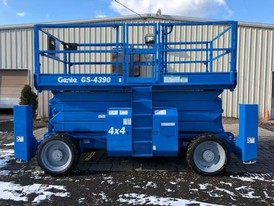 2006 Genie Scissor Lift