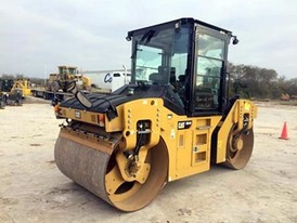 2013 Caterpillar CB54B Packer