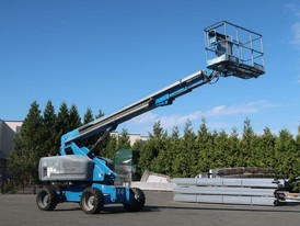 2004 Genie Telescopic Boom Lift