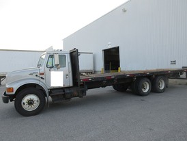 2001 Navistar 4900 Flat Deck Delivery Truck