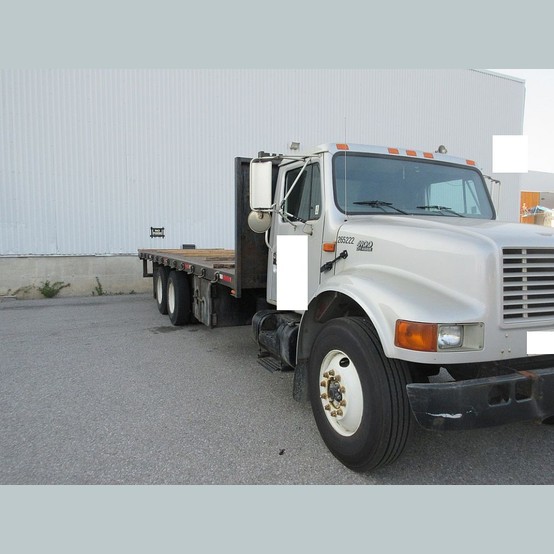 2001 Navistar 4900 Flat Deck Delivery Truck
